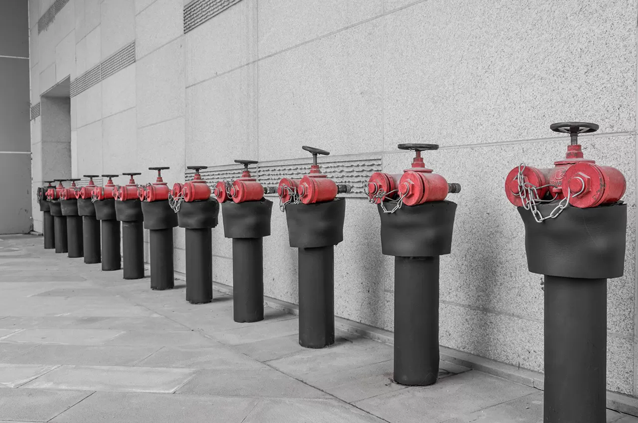 Fire protection hydrant installations