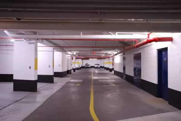 instalacje tryskaczowe w halach garażowych